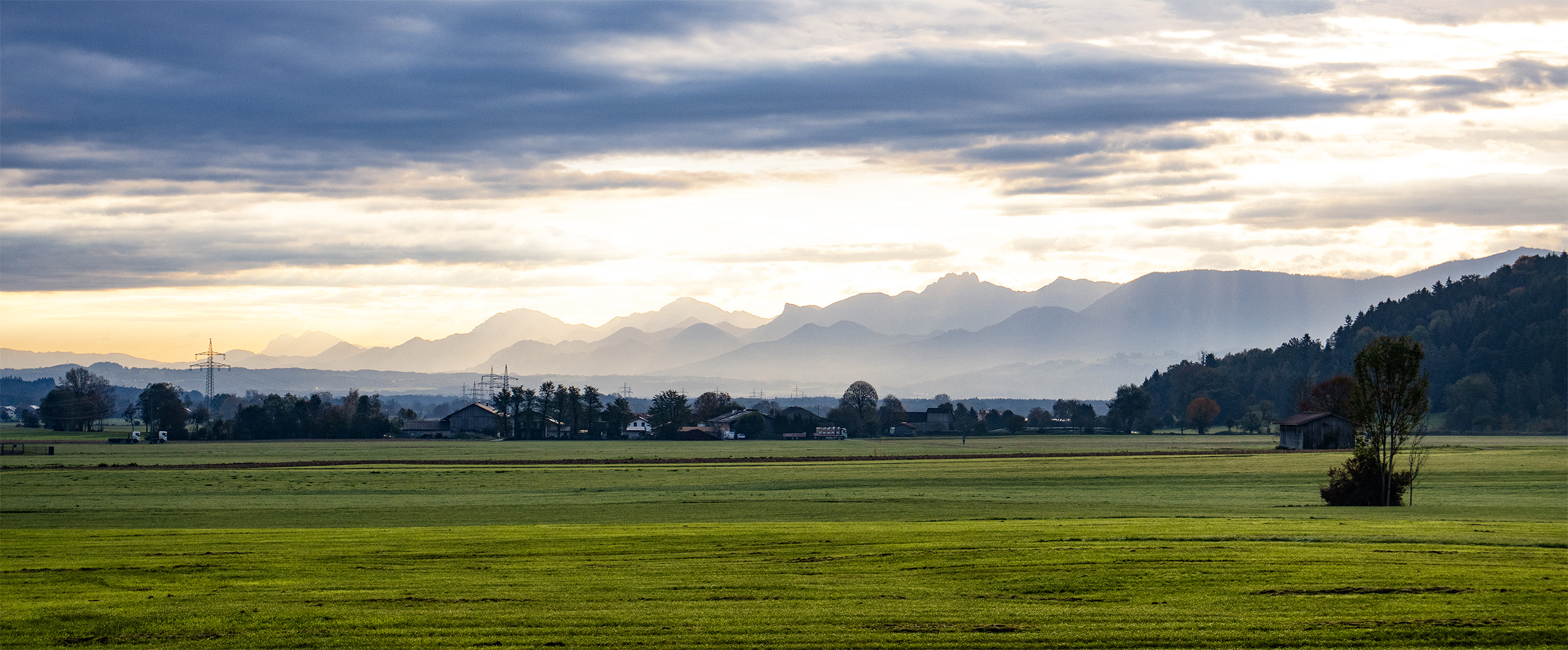 🇩🇪 Rosenheimer Land: Lichtstimmung bei Götting (20.10.24)