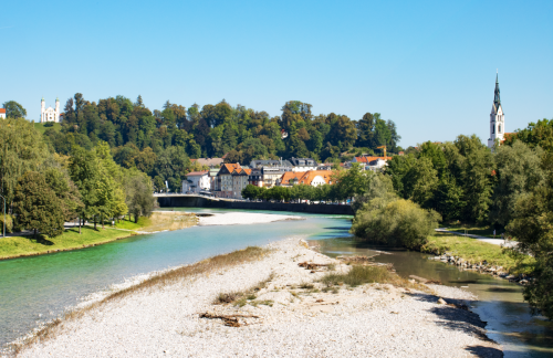 Bad_Tölz_Isarbrücke_Stadtansicht_Spätsommer